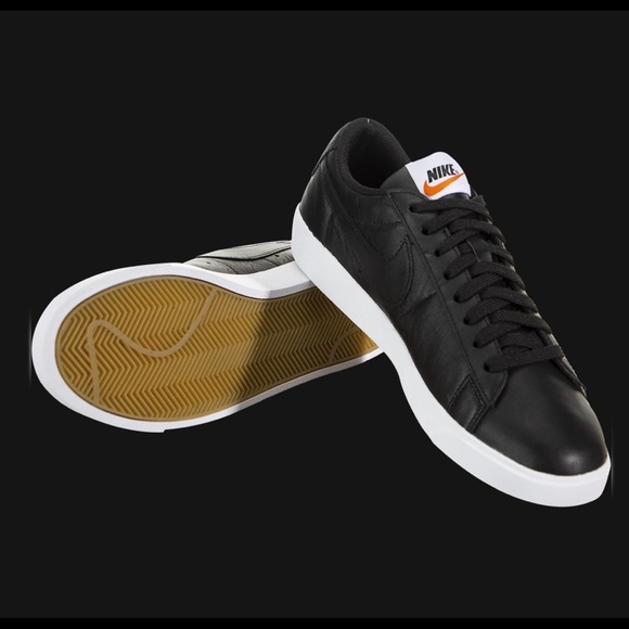 Nike Women’s Blazer Low Le sneaker size 9.5 - Picture 2 of 5